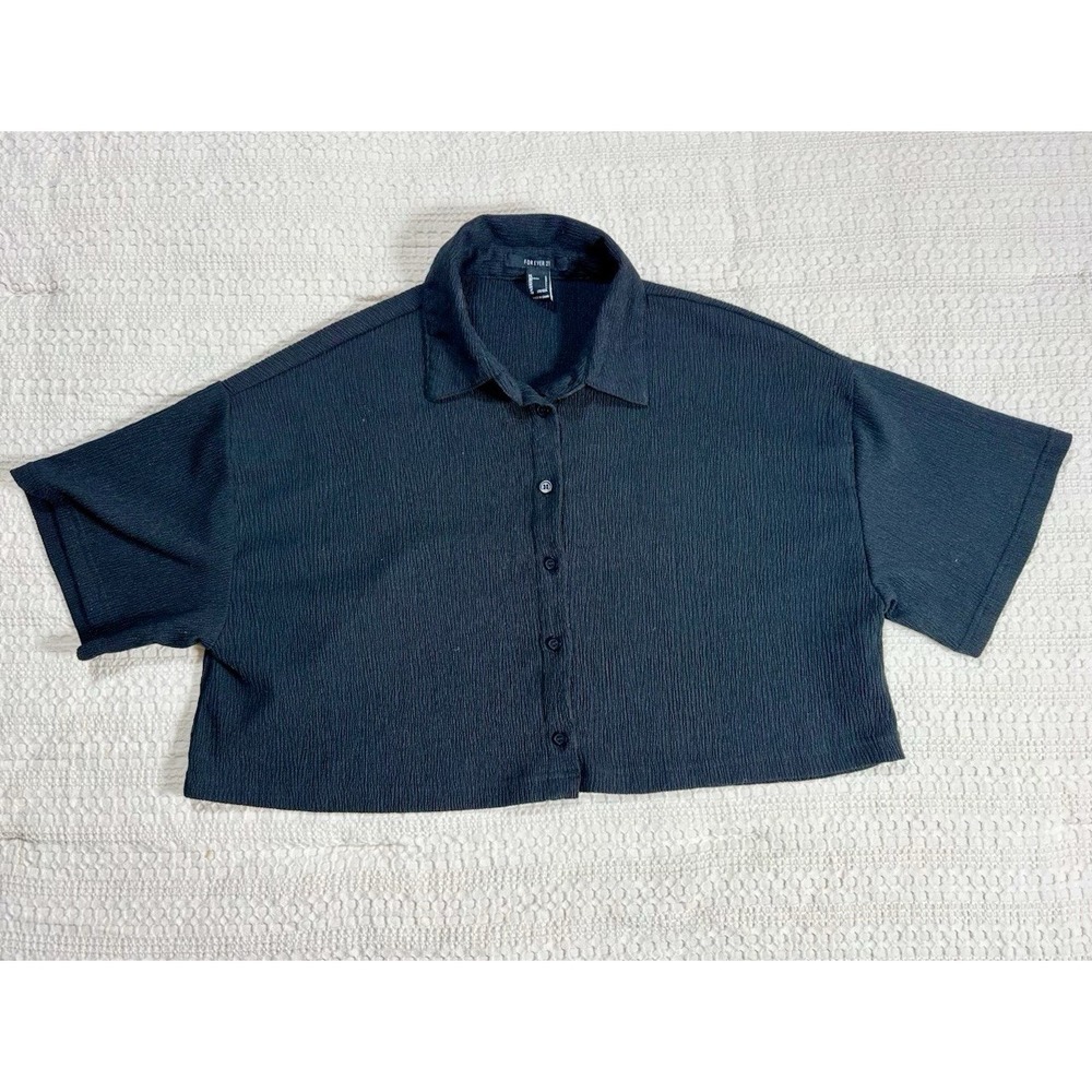 Forever 21 cropped black button down textured shirt size L B4